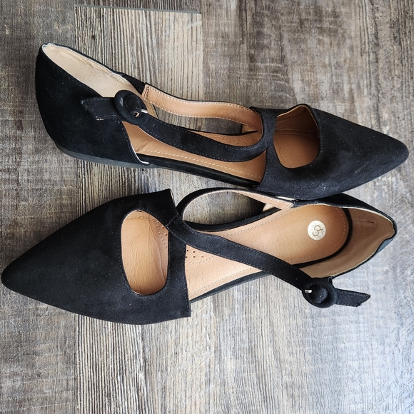 Black Sueded Flat Shoes - Picture 2 of 2